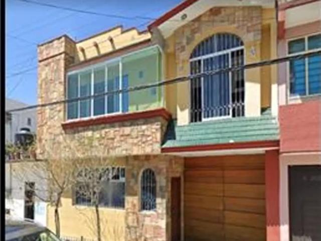Venta de Casa en Oaxaca de Juárez con Amplios Espacios y Ubicación Estratégica