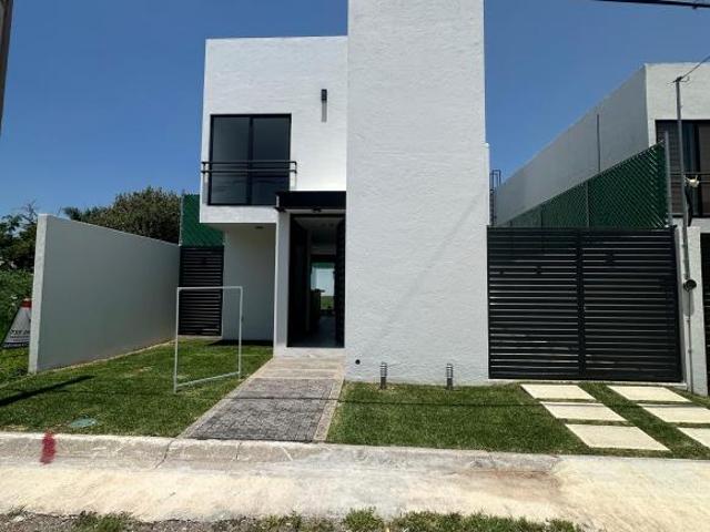 Venta de casa en Oaxtepec Morelos con alberca y roof