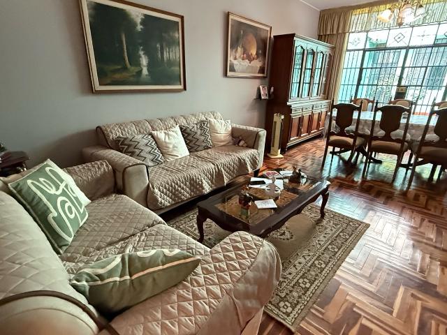 VENTA DE CASA EN AV. CAMINOS DEL INCA, ZONA COMERCIAL Y RESIDENCIAL