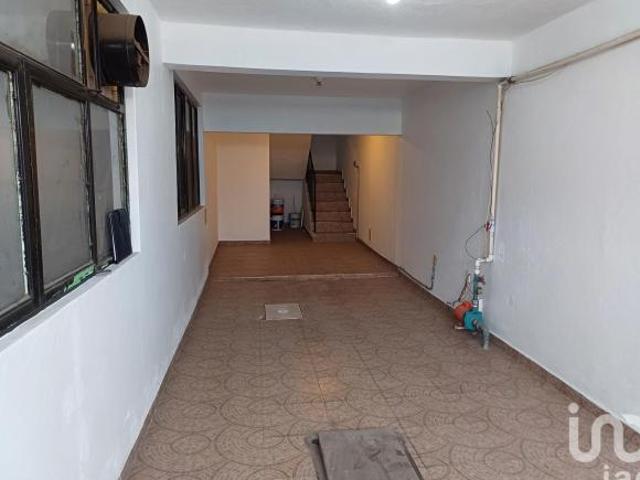 Venta de casa en Avenida Circunvalación Oriente, Jardines de Santa Clara, Ecatepec, Estado de Mexico