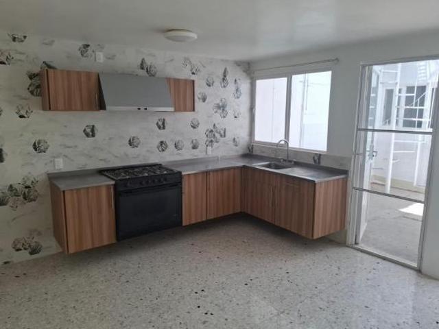 Venta de Casa en Alamos espaciosa de 2 Niveles con Elevador y en zona esclusiva de Querétaro