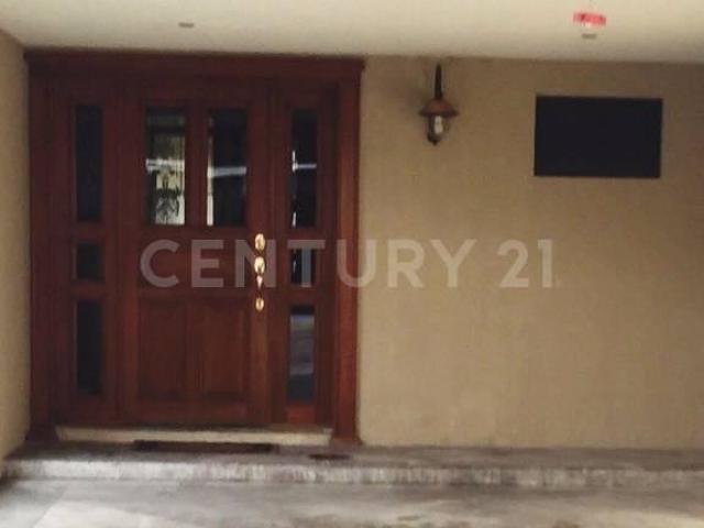 Venta de Casa en Arcos del Sur, Zona Camino Real y Zavaleta
