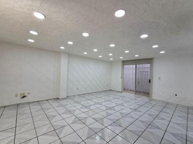 Venta de Casa en Barrio 18, cerca de Glorieta de Vaqueritos, escuelas y centros comerciales