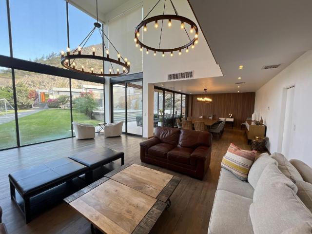Venta de Casa en Cieneguilla con Piscina en Condominio La Quebrada