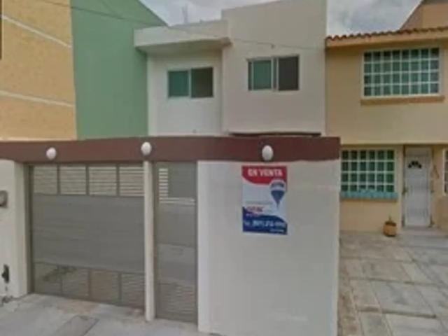 Venta de Casa en Coatzacoalcos, El Paraíso: Espacio y Comodidad en Ubicación Estratégica