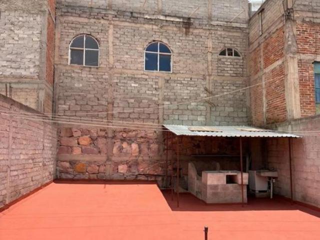 VENTA DE CASA EN COL. DIAZ ORDAZ 194 M DE TERRENO 147 DE CONSTRUCCION CON SALON PARA EVENTOS