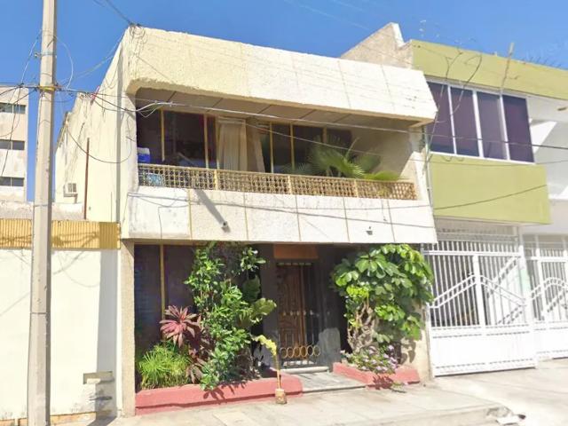 VENTA DE CASA EN COL. ESTADIOS, TEPIC, NAY