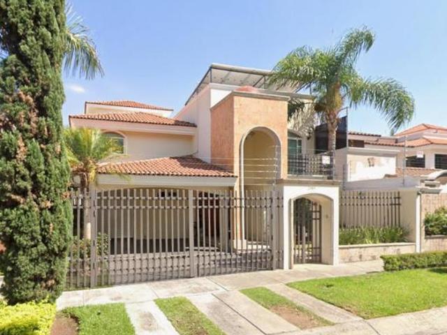 VENTA DE CASA EN COLONIA BUGAMBILIAS ZAPOPAN JALISCO