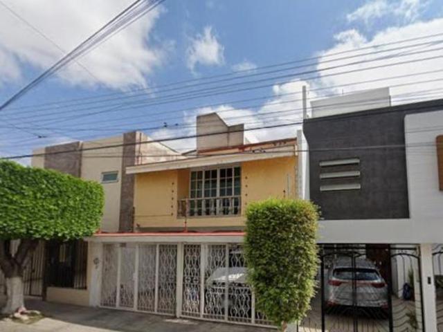 VENTA DE CASA EN COLONIA JARDINES DE SAN JOSÉ GUADALAJARA