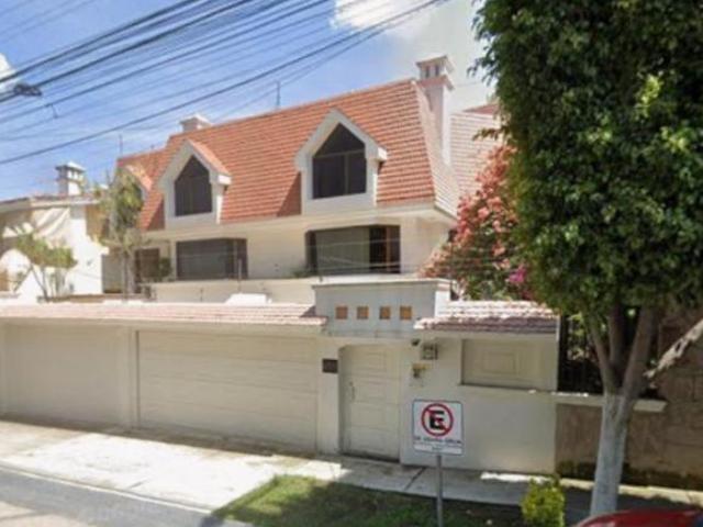 VENTA DE CASA EN COLONIA LOMA REAL