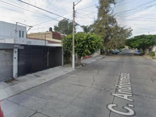 VENTA DE CASA EN COLONIA LA CALMA ZAPOPAN.JALISCO