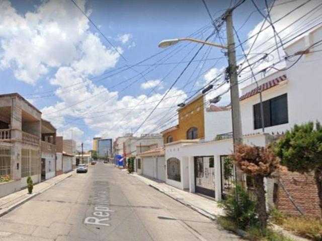 VENTA DE CASA EN COLONIA MONTEBELLO, AGUASCALIENTES