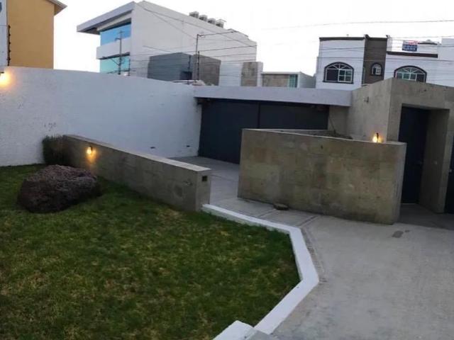 Venta de casa en Colinas del Cimatario a minutos de Centro Sur en Queretaro