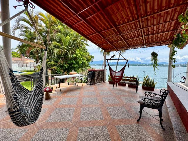 Venta de casa en condominio con acceso al Lago de Tequesquitengo, Morelos. Clave 6282