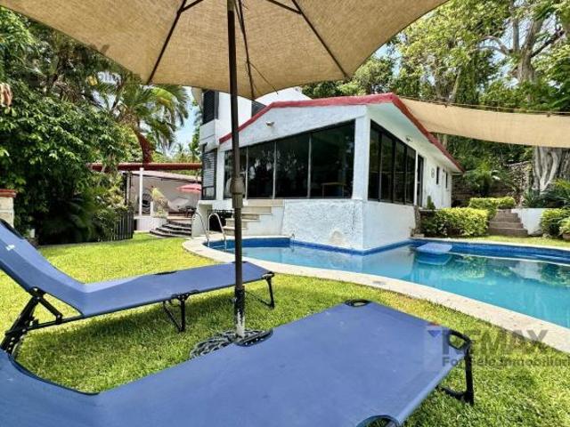 Venta de casa en condominio con acceso al Lago de Tequesquitengo, Morelos…Clave 6282
