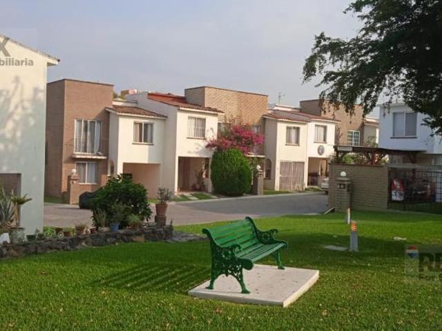 Venta de casa en condominio con alberca en Emiliano Zapata, Morelos…Clave 6332