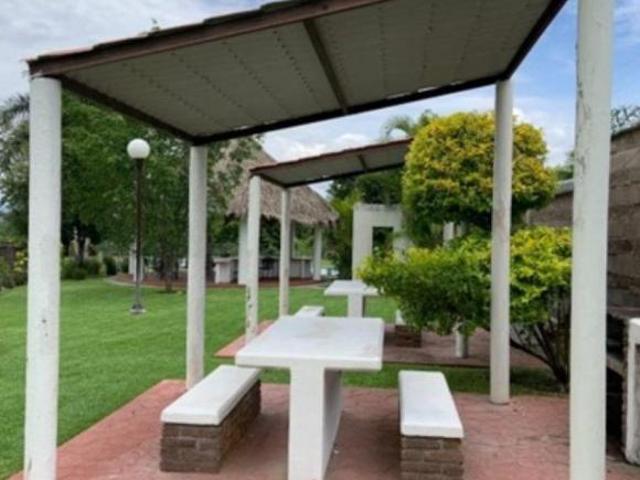 Venta de casa en condominio con alberca, Santa Fe, Xochitepec
