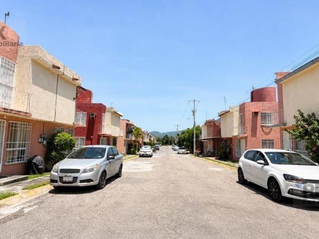 Venta de casa en Condominio con alberca y jardín, en Xochitepec, Morelos…Clave 6326