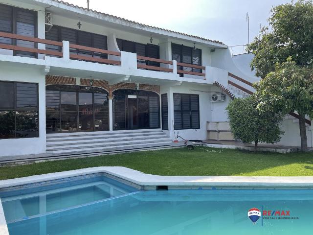 Venta de casa en condominio a la orilla del Lago de Tequesquitengo. Clave 3986