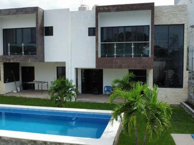 VENTA DE CASA EN CONDOMINIO DE 2 CASAS EN FRACCIONMAIENTO PEDREGAL DE LAS FUENTES, JIUTEPEC