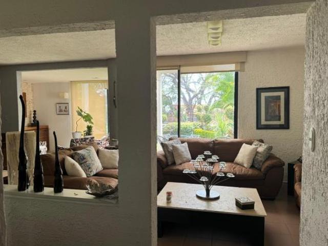 VENTA DE CASA EN CONDOMINIO DE SEIS CASAS EN EXCELENTE UBICACION