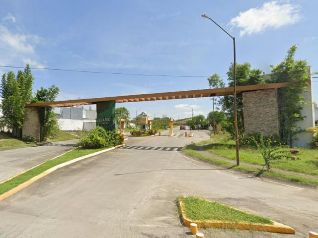 Venta de Casa en Condominio en Tuxpan, Veracruz: Céntrica y espaciada con dos recámaras