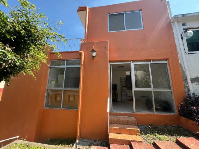 Venta de casa en condominio Jardines de Cuernavaca, Cuernavaca, Morelos. Clave 6373