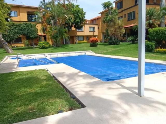 Venta de casa en condominio para actualizar, Col. Chapultepec, Cuernavaca, Morelos…Clave 6333