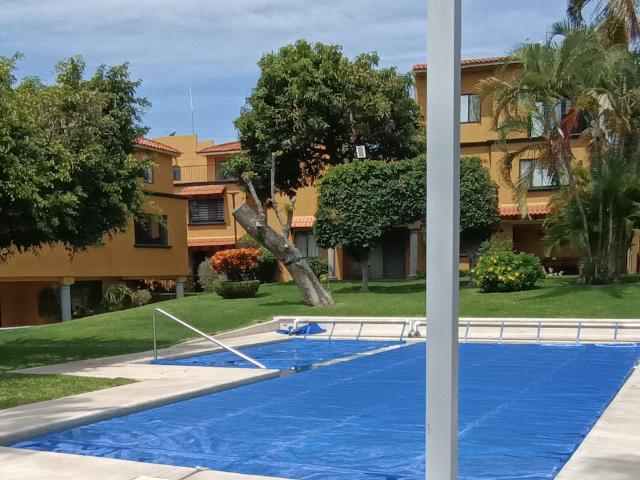 Venta de casa en condominio para actualizar, Col. Chapultepec, Cuernavaca, Morelos. Clave 6333