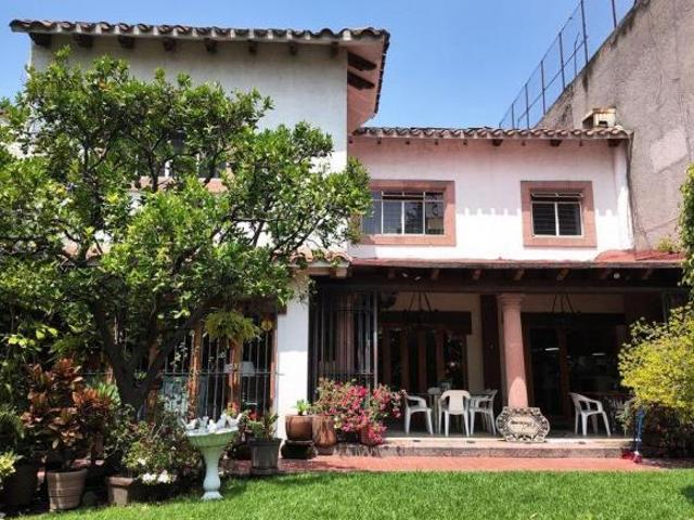 Venta de casa en Del valle centro San Francisco con amplio jardín