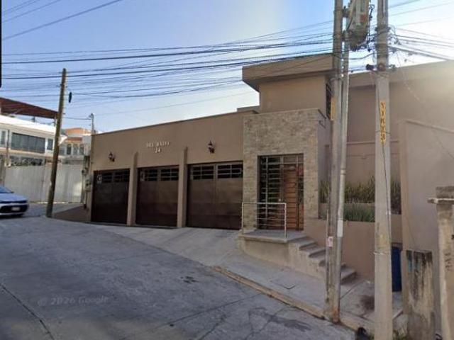 VENTA DE CASA EN Del Bajio 24 Col. Hornos Insurgentes Mpio. Acapulco de Juárez C.P. 39350 Guerrero