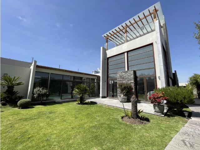 VENTA DE CASA EN EXCLUSIVA ZONA DE CHALLAPAMPA TRADICIONAL