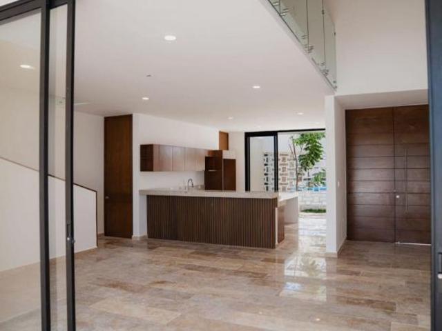 VENTA DE CASA EN EL NORTE DE MERIDA ENTREGA INMEDIATA
