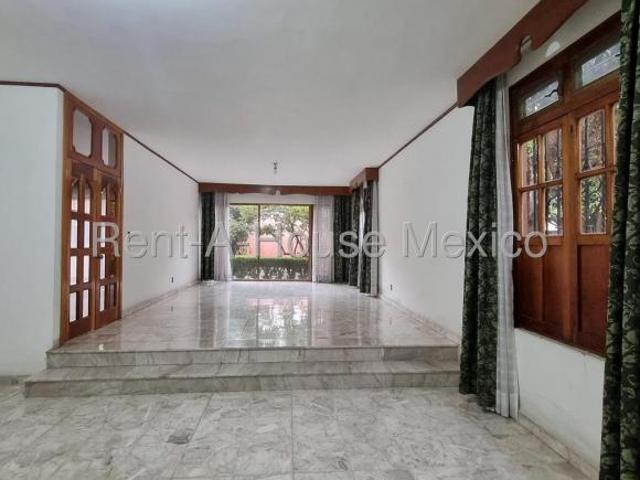 Casa en venta en el Centro con 5 Han, 5 Baños, Queretaro, Mexico