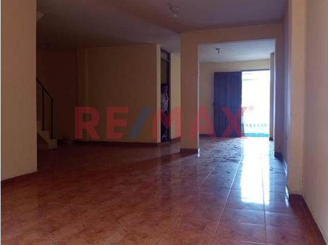 Venta De Casa En El Distrito De San Juan De Lurigancho Urb. Mariscal Caceres