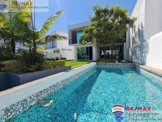 Venta de casa en el Fracc. Burgos Corinto, Temixco, Morelos…Clave 4212