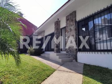 Venta de casa en el Fracc. Los Cizos, Cuernavaca, Morelos…Clave 6237
