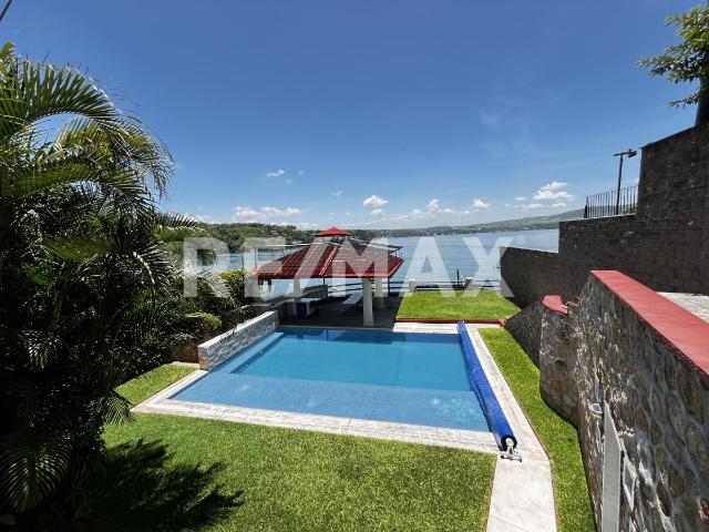 Venta de casa en el Fracc. Punta Diamante, Tequesquitengo, Morelos. Clave 5931