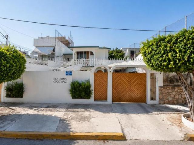 VENTA DE CASA EN EL FRACCIONAMIENTO COSTA AZUL EN ACAPULCO EN GUERRERO