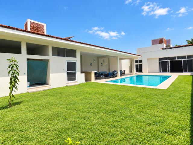 Venta de casa en el Fraccionamiento Las Fincas, Jiutepec, Morelos. Clave 6379.103