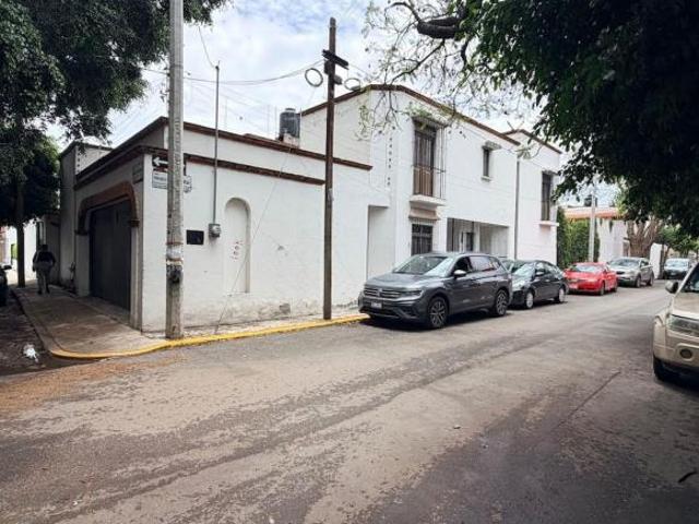 Venta de casa en esquina en Col. Las Campanas, Queretaro