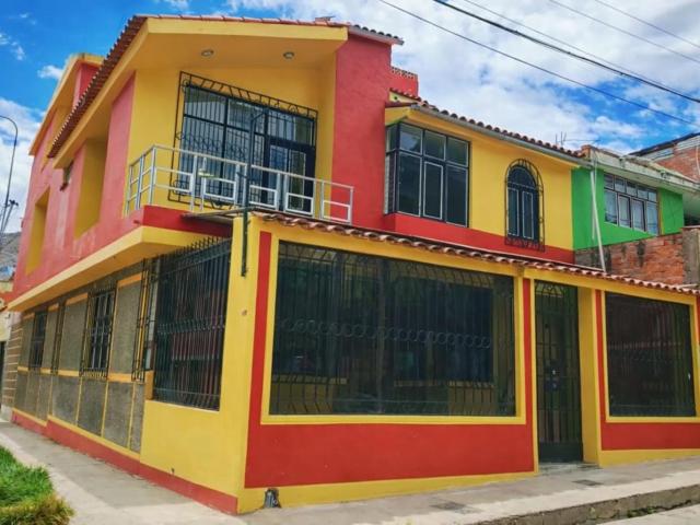 Venta de Casa en Esquina frente al Parque Ingenieros en Urb. Mariscal Cáceres, Ayacucho