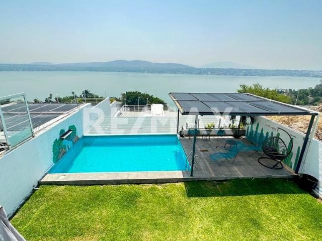Venta de casa en Fracc. Colinas del Lago, Tequesquitengo, Morelos. Clave 4347