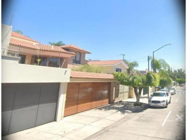 VENTA DE CASA EN FRACC JARDINES VALLARTA, ZAPOPAN, JALISCO