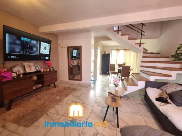 Venta de casa en Fracc Privado Valle Alegre, privada Praga