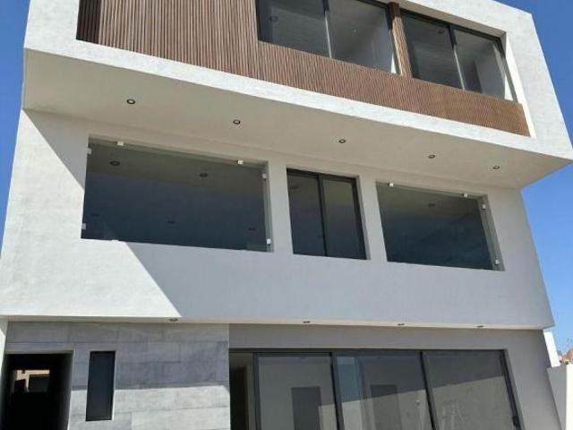 VENTA DE CASA EN FRACC. VILLANDARES