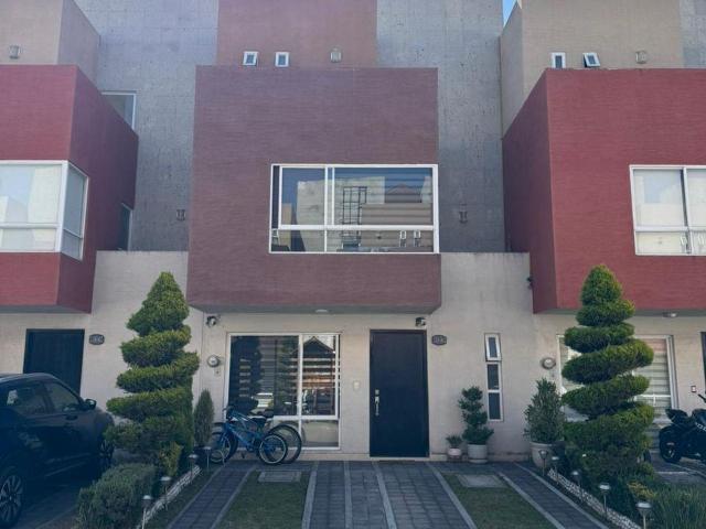 VENTA DE CASA EN FRACCIONAMIENTO TOSCANA III EN TOLUCA