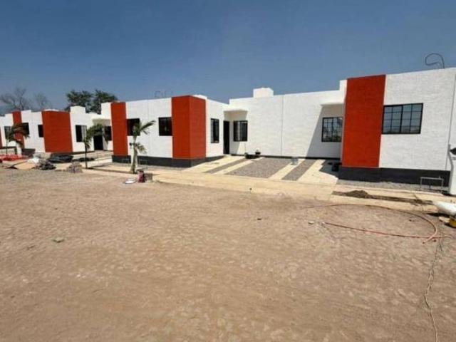 Venta de casa en fraccionamiento CEIBA la reserva