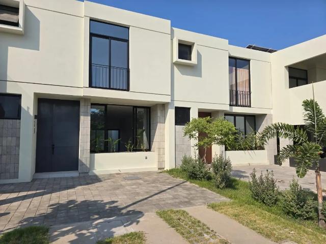 Venta de Casa en Fraccionamiento Cerrado en Manzanillo, Colima