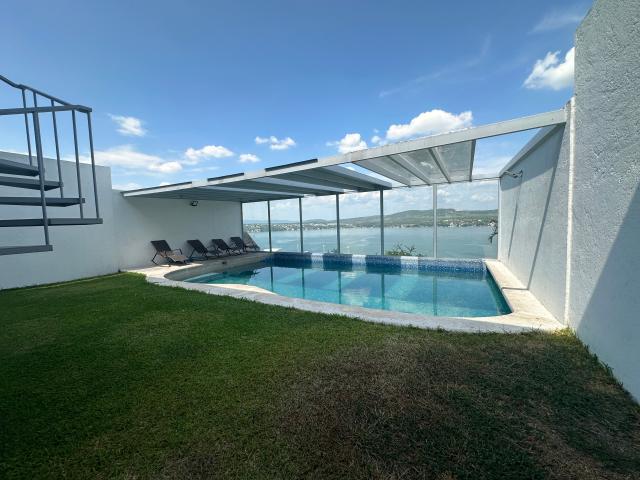 Venta de casa en fraccionamiento con vigilancia, Tequesquitengo, Morelos. Clave 6329